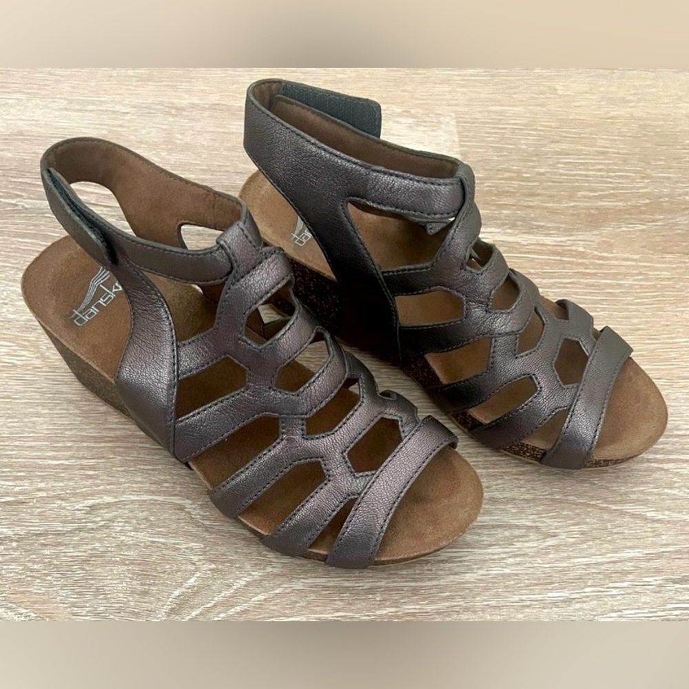✅DANSKO ,leather ,Pewter Metallic color Sandel shoes with adjustable strap - Picture 1 of 11